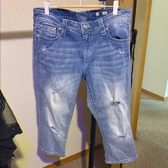 Miss Me Denim - Miss me Women’s distressed capri jeans size 32